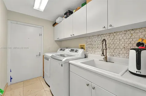 21050 Point Place Aventura FL 33180
