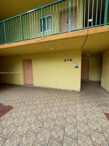 606 W 81st Street Hialeah FL 33014