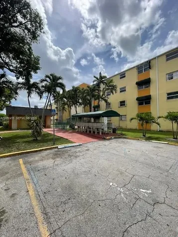 606 W 81st Street Hialeah FL 33014