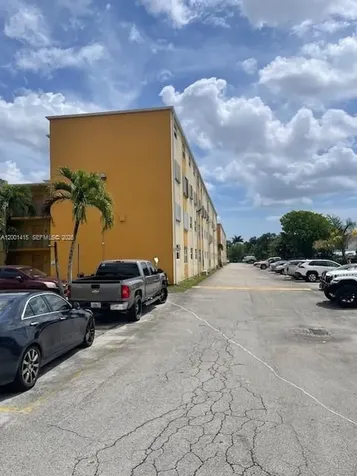 606 W 81st Street Hialeah FL 33014