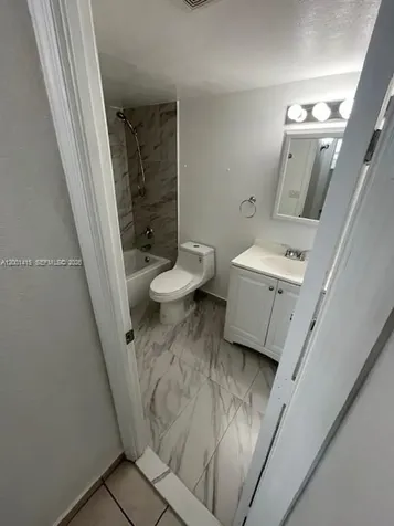 606 W 81st Street Hialeah FL 33014