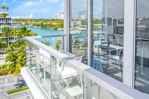 9521 E Bay Harbor Drive Bay Harbor Islands FL 33154