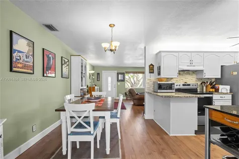 5040 SW 94th Terrace Cooper City FL 33328