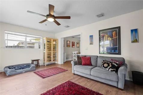 5040 SW 94th Terrace Cooper City FL 33328