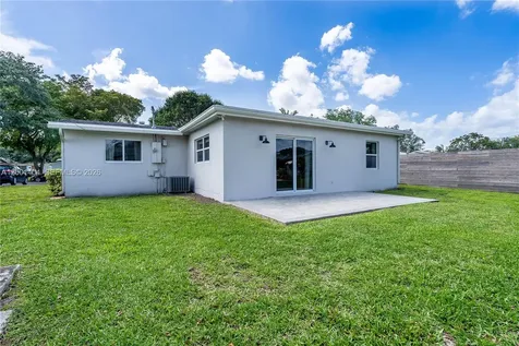 5040 SW 94th Terrace Cooper City FL 33328