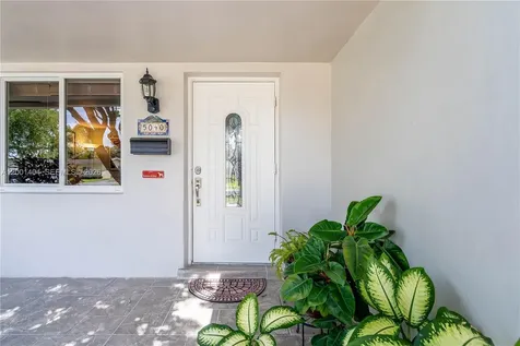 5040 SW 94th Terrace Cooper City FL 33328