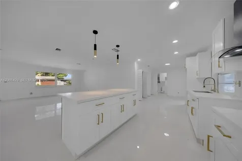 1320 NW 72nd Avenue Plantation FL 33313