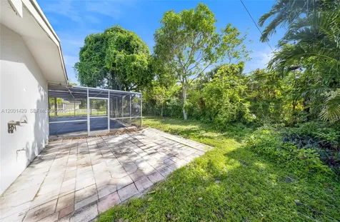 1320 NW 72nd Avenue Plantation FL 33313