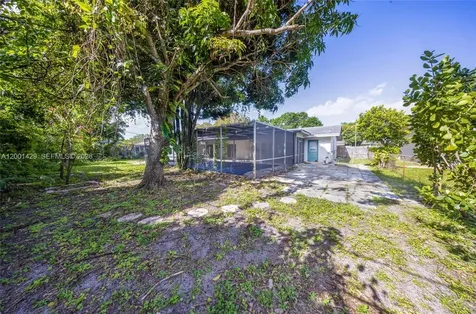 1320 NW 72nd Avenue Plantation FL 33313