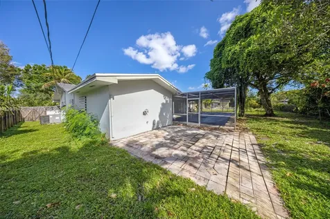 1320 NW 72nd Avenue Plantation FL 33313