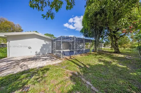 1320 NW 72nd Avenue Plantation FL 33313