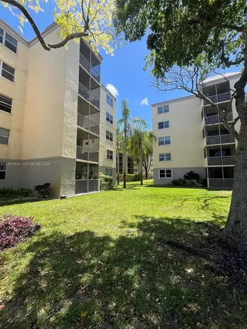 8245 Lake Drive Doral FL 33166