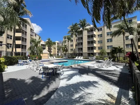 8245 Lake Drive Doral FL 33166