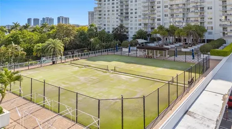 2851 NE 183rd Street Aventura FL 33160