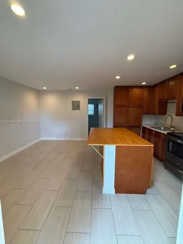 5150 NE 6th Avenue Oakland Park FL 33334