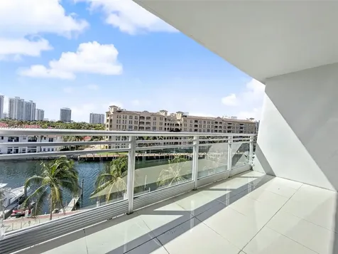 2950 NE 188th Street Aventura FL 33180