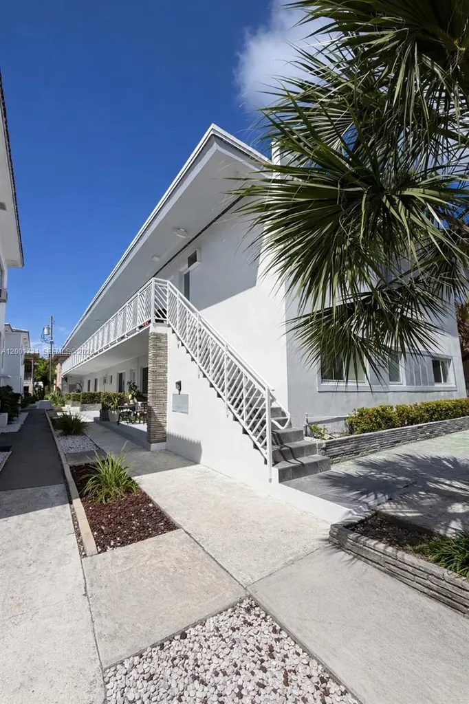 935 Bay Drive Miami Beach FL 33141
