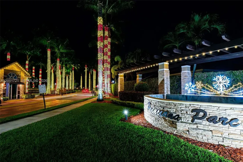 213 E Forest Oak Circle Davie FL 33325