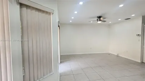 213 E Forest Oak Circle Davie FL 33325
