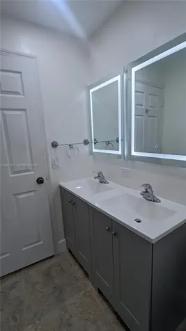 213 E Forest Oak Circle Davie FL 33325