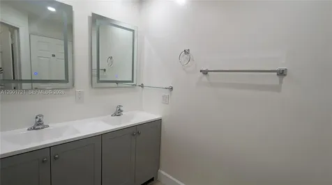 213 E Forest Oak Circle Davie FL 33325
