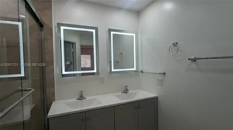 213 E Forest Oak Circle Davie FL 33325