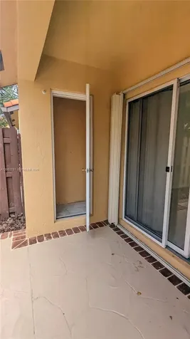 213 E Forest Oak Circle Davie FL 33325
