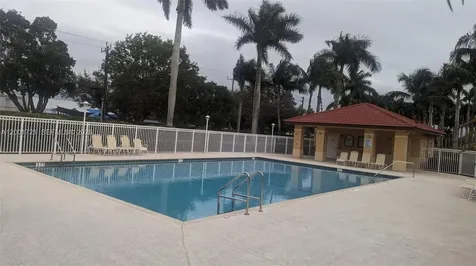 213 E Forest Oak Circle Davie FL 33325