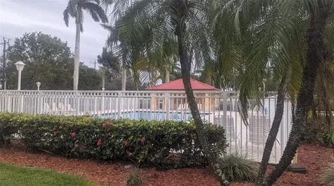 213 E Forest Oak Circle Davie FL 33325