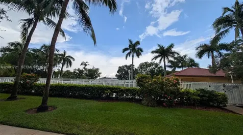 213 E Forest Oak Circle Davie FL 33325