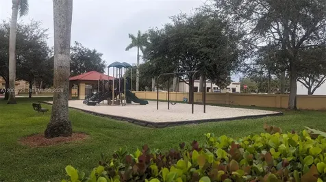 213 E Forest Oak Circle Davie FL 33325