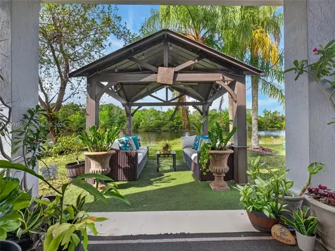 567 Live Oak Lane Weston FL 33327