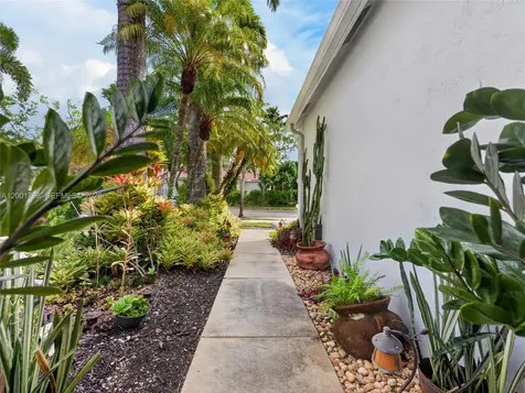 567 Live Oak Lane Weston FL 33327
