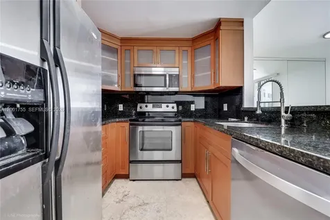 185 SE 14th Terrace Miami FL 33131