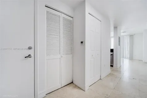 185 SE 14th Terrace Miami FL 33131