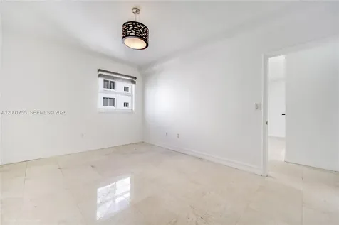 185 SE 14th Terrace Miami FL 33131