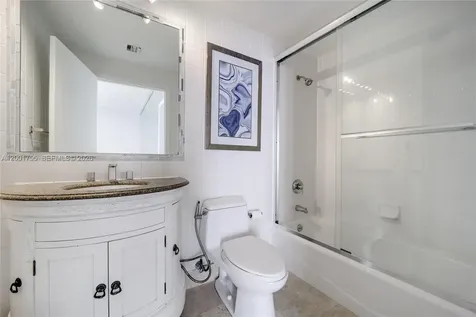 185 SE 14th Terrace Miami FL 33131