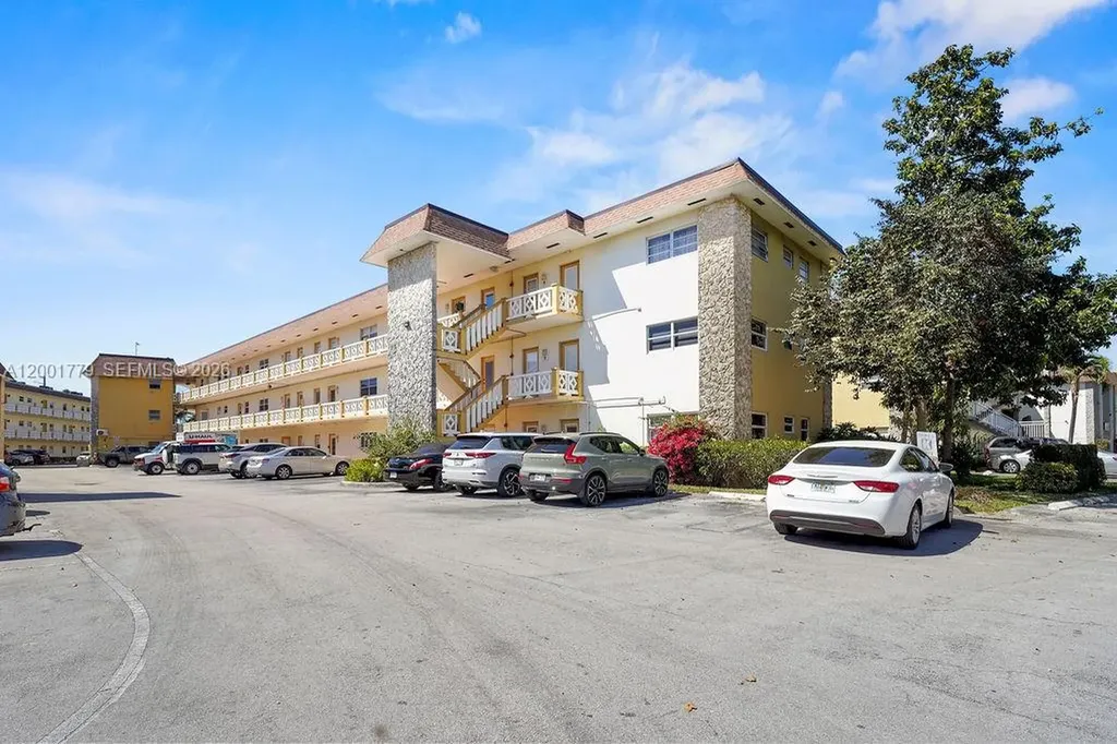 5121 W Oakland Park Boulevard Lauderdale Lakes FL 33313