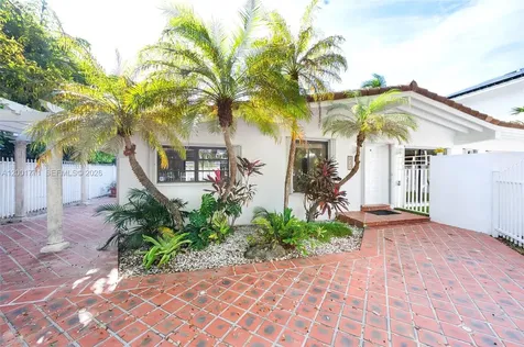 230 Cranwood Drive Key Biscayne FL 33149