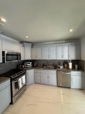 230 Cranwood Drive Key Biscayne FL 33149