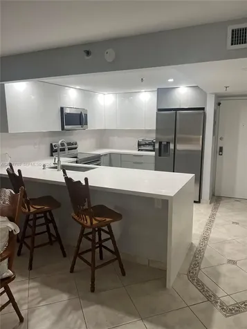 2625 Collins Avenue Miami Beach FL 33140