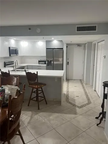 2625 Collins Avenue Miami Beach FL 33140