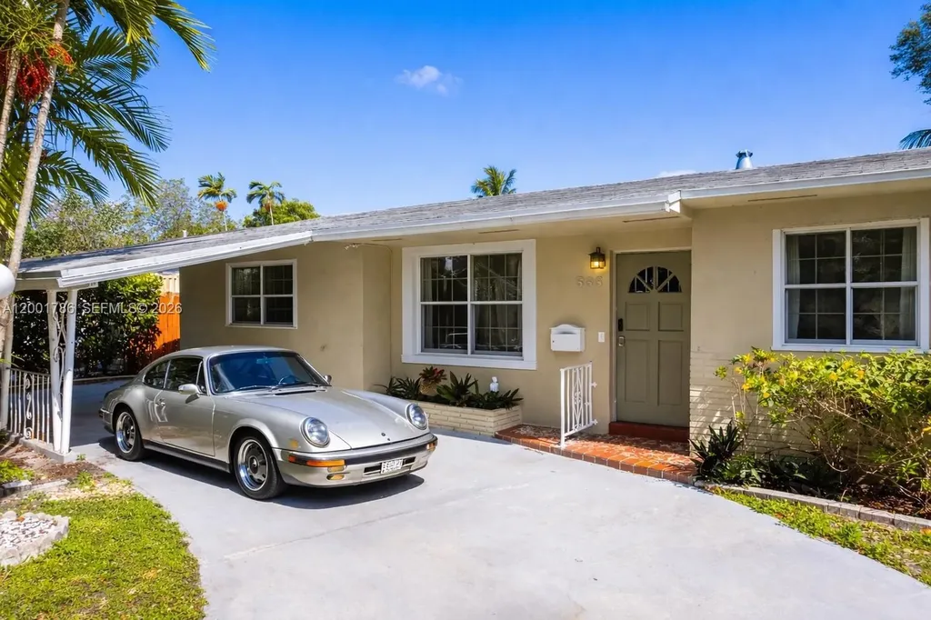 565 NE 160th Terrace Miami FL 33162