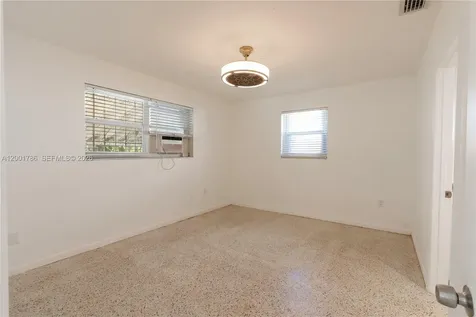 565 NE 160th Terrace Miami FL 33162