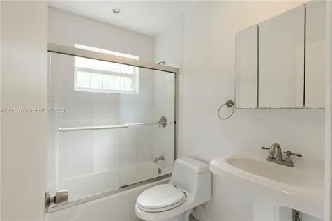 565 NE 160th Terrace Miami FL 33162