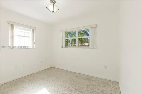 565 NE 160th Terrace Miami FL 33162