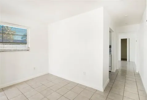565 NE 160th Terrace Miami FL 33162