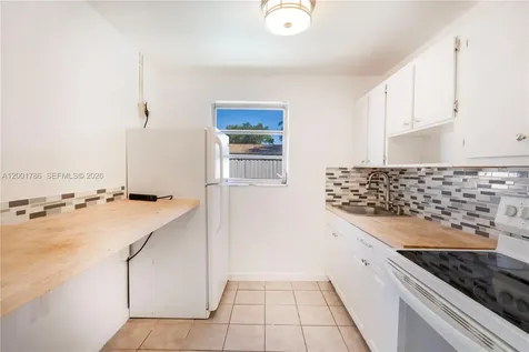 565 NE 160th Terrace Miami FL 33162