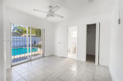 565 NE 160th Terrace Miami FL 33162