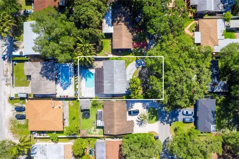 565 NE 160th Terrace Miami FL 33162